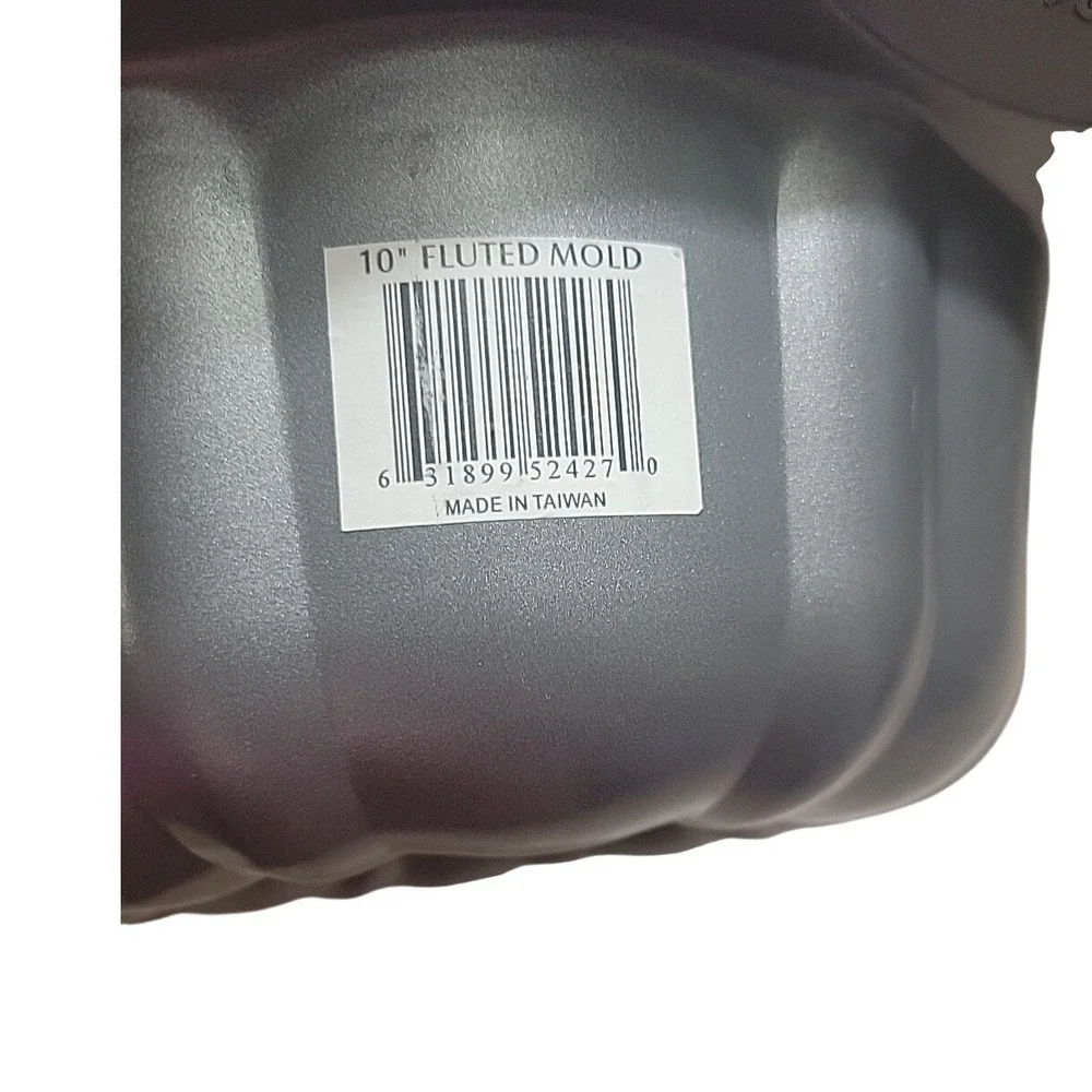 SilverStone 10 Inch Fluted Mold Bundt Cake Pan Nonstick Grey Silver Bakeware